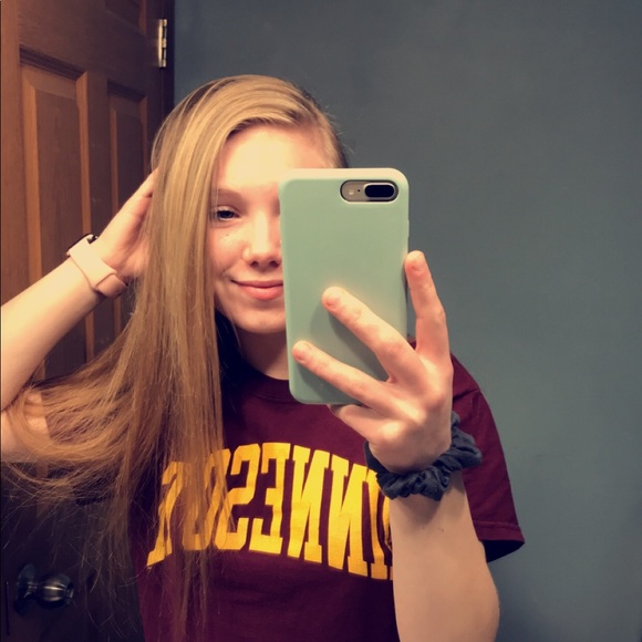 Meet your Posher, Kenzie - Picture 1 of 1